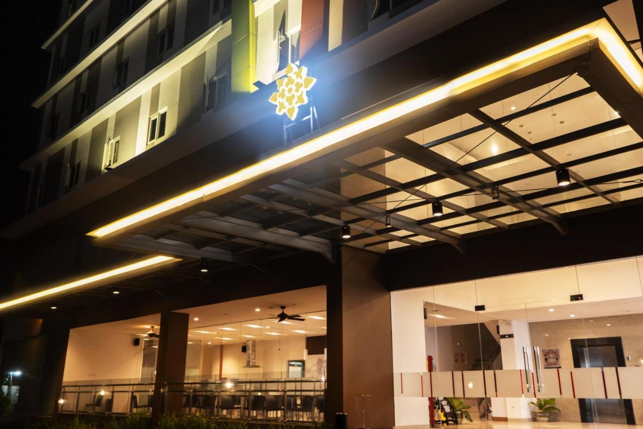 ลินน์ โฮเทล เซรัง Hotel ภายนอก รูปภาพ